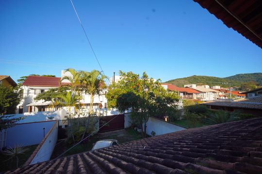 Vista da Suíte 1 de casa para alugar com 2 quartos, 110m² em Rio Tavares, Florianópolis