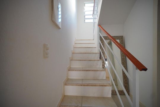 Escada de acesso a cobertura de casa para alugar com 2 quartos, 110m² em Rio Tavares, Florianópolis