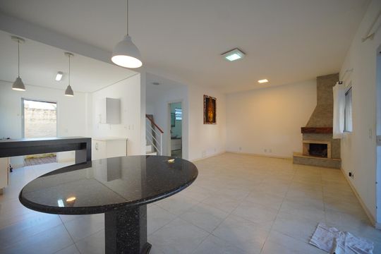 Casa para alugar com 2 quartos, 110m² em Rio Tavares, Florianópolis