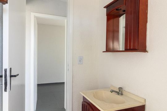 Banheiro de apartamento para alugar com 2 quartos, 52m² em Realengo, Rio de Janeiro