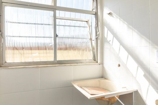 Área de serviço de apartamento para alugar com 2 quartos, 52m² em Realengo, Rio de Janeiro