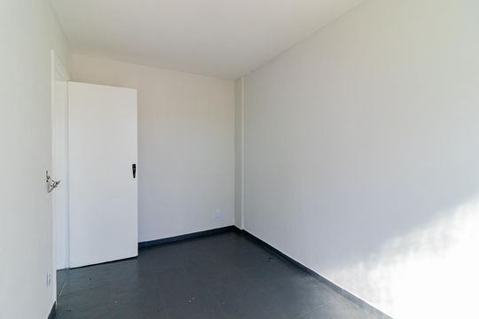 Quarto 1 de apartamento para alugar com 2 quartos, 52m² em Realengo, Rio de Janeiro