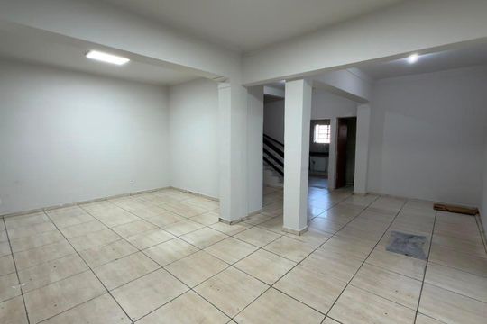 Sala de casa de condomínio para alugar com 1 quarto, 150m² em Floresta, Belo Horizonte