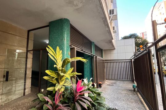 Fachada  de apartamento para alugar com 3 quartos, 218m² em Copacabana, Rio de Janeiro