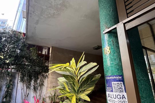Placa  de apartamento para alugar com 3 quartos, 218m² em Copacabana, Rio de Janeiro