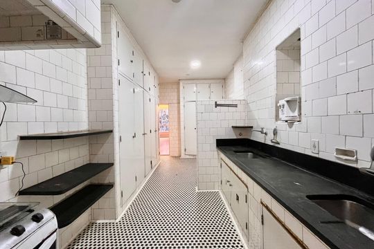Cozinha de apartamento para alugar com 3 quartos, 218m² em Copacabana, Rio de Janeiro