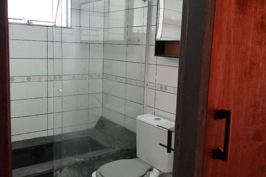 Banheiro de apartamento à venda com 2 quartos, 65m² em Vila Valparaíso, Santo André