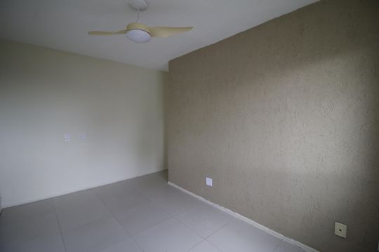 Sala de apartamento para alugar com 2 quartos, 44m² em Gardênia Azul, Rio de Janeiro