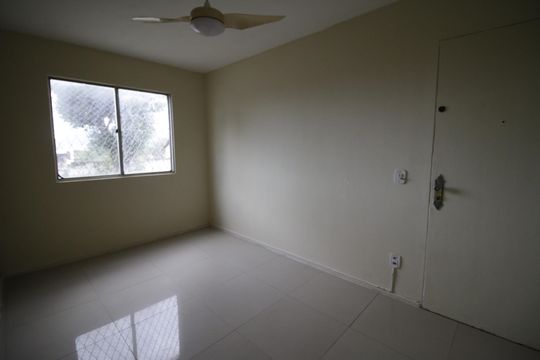Sala de apartamento para alugar com 2 quartos, 44m² em Gardênia Azul, Rio de Janeiro