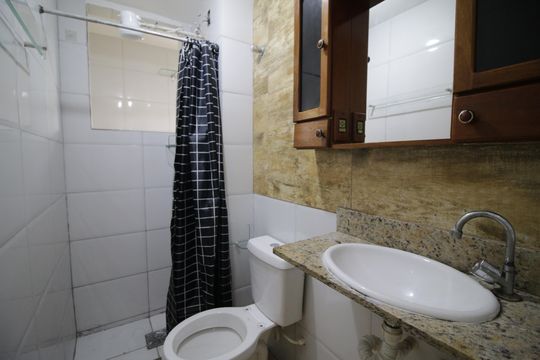 Banheiro de apartamento à venda com 2 quartos, 44m² em Gardênia Azul, Rio de Janeiro