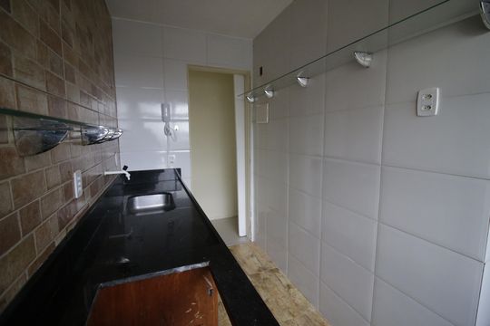 Cozinha de apartamento à venda com 2 quartos, 44m² em Gardênia Azul, Rio de Janeiro