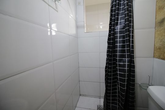 Banheiro de apartamento à venda com 2 quartos, 44m² em Gardênia Azul, Rio de Janeiro