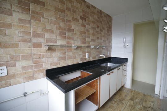 Cozinha de apartamento à venda com 2 quartos, 44m² em Gardênia Azul, Rio de Janeiro