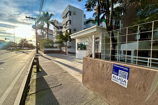Fa de apartamento para alugar com 3 quartos, 73m² em Itacorubi, Florianópolis
