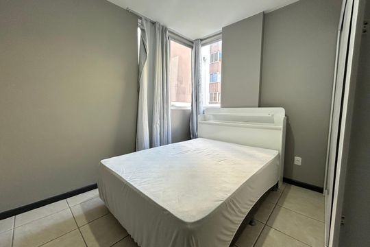 Quarto 3 de apartamento para alugar com 3 quartos, 73m² em Itacorubi, Florianópolis
