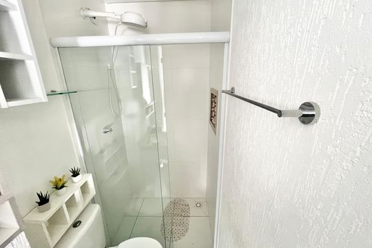 Banheiro social de apartamento para alugar com 2 quartos, 52m² em Santana, São Paulo
