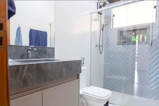 banheiro 2 de casa à venda com 3 quartos, 200m² em São Sebastiao das Águas Claras, Nova Lima