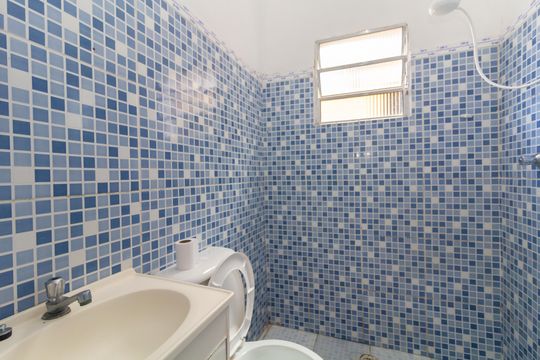 Banheiro 1 de casa para alugar com 2 quartos, 180m² em Parque Dom Joao Neri, São Paulo