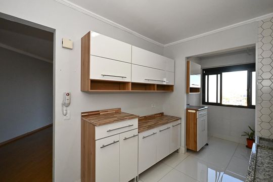 Cozinha de apartamento para alugar com 2 quartos, 85m² em Jardim Maria Rosa, Taboão da Serra