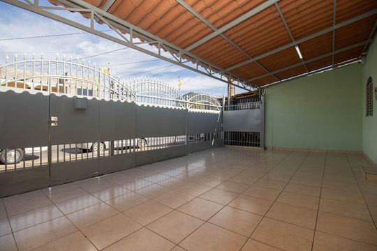 Garagem de casa para alugar com 4 quartos, 100m² em Qsf, Brasília