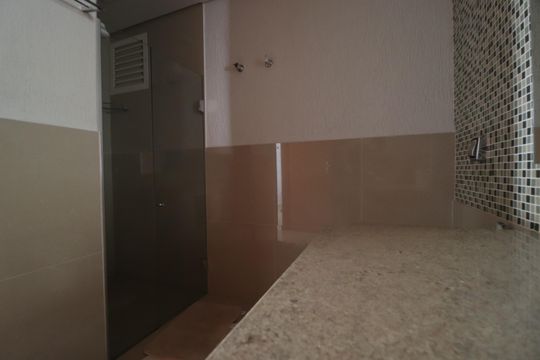 Banheiro de apartamento para alugar com 1 quarto, 53m² em Centro, Uberlândia