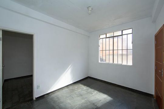 Sala de casa para alugar com 2 quartos, 100m² em Alto Caiçaras, Belo Horizonte