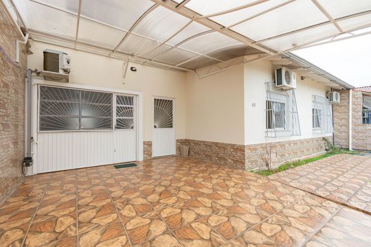 Casa à venda com 4 quartos, 130m² em Harmonia, Canoas