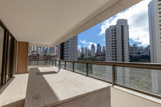 Varanda de apartamento à venda com 4 quartos, 377m² em Vale do Sereno, Nova Lima