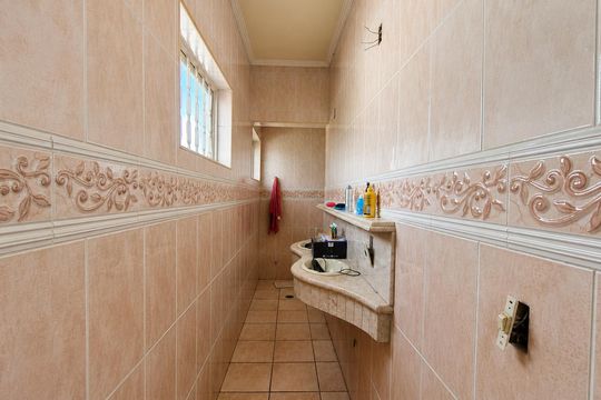 Banheiro de casa à venda com 4 quartos, 900m² em Vila Proost de Souza, Campinas