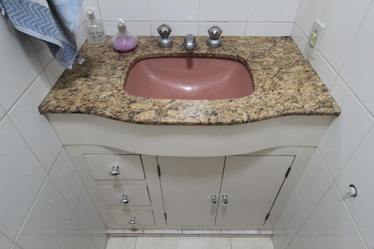 Lavabo de casa à venda com 3 quartos, 180m² em Alípio de Melo, Belo Horizonte