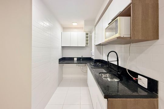 Cozinha de apartamento para alugar com 2 quartos, 32m² em Jardim Caravelas, São Paulo