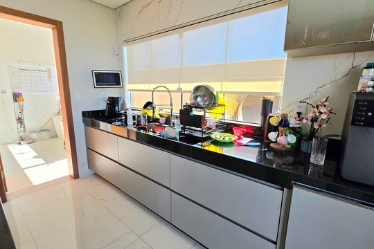 Cozinha - Armários de casa de condomínio à venda com 3 quartos, 250m² em Residencial Parque dos Buritis, Lagoa Santa