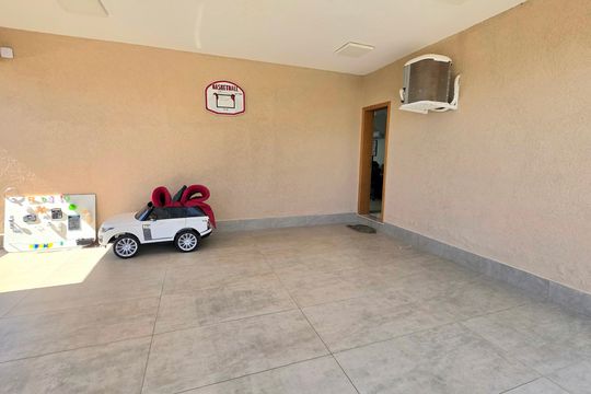Garagem  de casa de condomínio à venda com 3 quartos, 250m² em Residencial Parque dos Buritis, Lagoa Santa