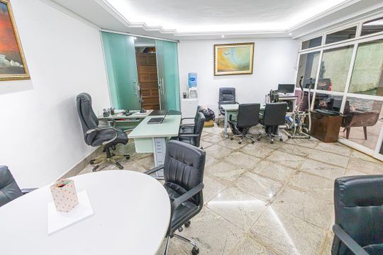 sala de casa para alugar com 7 quartos, 700m² em São Luiz, Belo Horizonte