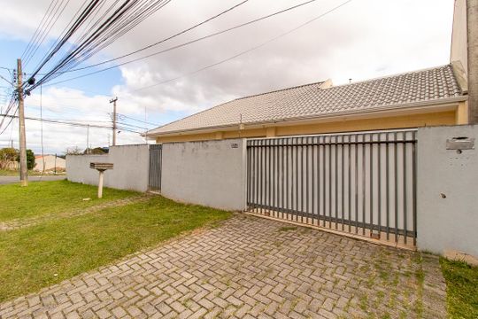 Fachada de casa à venda com 3 quartos, 223m² em Centro, Curitiba