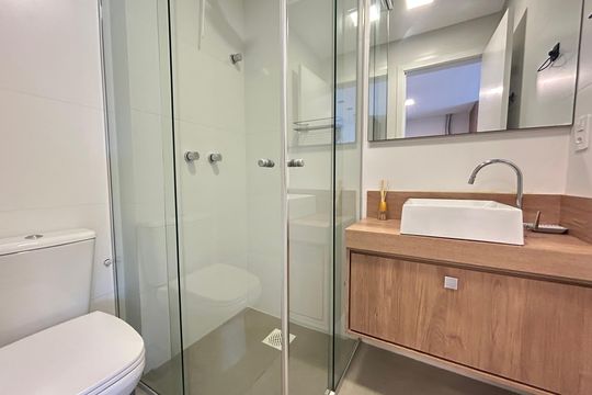 Banheiro de kitnet/studio para alugar com 1 quarto, 40m² em Agronômica, Florianópolis