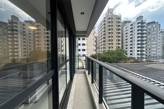 Varanda de kitnet/studio para alugar com 1 quarto, 40m² em Agronômica, Florianópolis