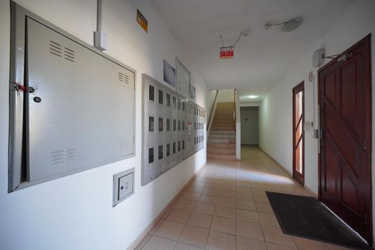 Hall de entrada de apartamento para alugar com 2 quartos, 50m² em Serraria, São José