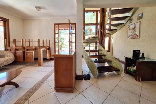 Sala 1 de casa à venda com 4 quartos, 350m² em Serra Grande, Niterói