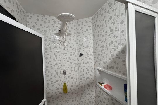 Banheiro Social de casa à venda com 2 quartos, 29m² em Recreio dos Bandeirantes, Rio de Janeiro