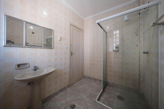 Banheiro de apartamento para alugar com 2 quartos, 75m² em Vila Talarico, São Paulo