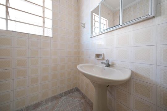 Banheiro de apartamento para alugar com 2 quartos, 75m² em Vila Talarico, São Paulo