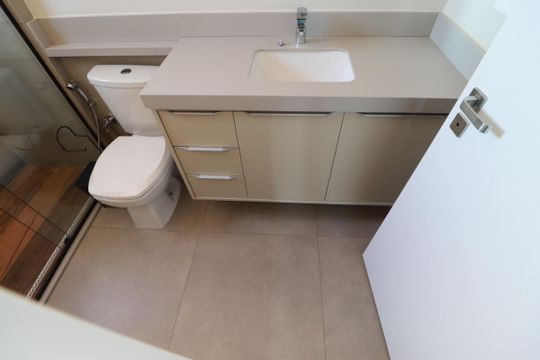 Banheiro suite de apartamento para alugar com 1 quarto, 46m² em Subsetor Leste - 6 (l-6), Ribeirão Preto