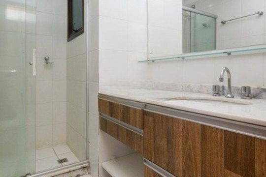 Banheiro 1 de apartamento para alugar com 2 quartos, 88m² em São João, Porto Alegre