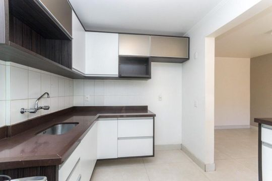 Cozinha de apartamento para alugar com 2 quartos, 88m² em São João, Porto Alegre