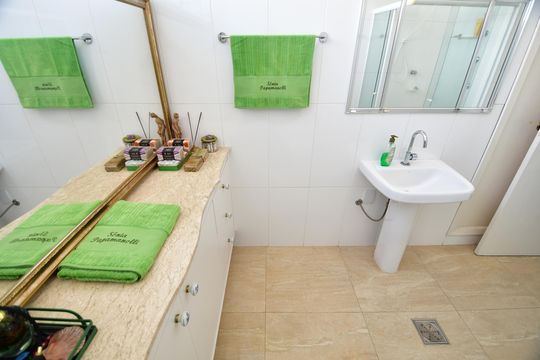 Banheiro 2 de apartamento à venda com 3 quartos, 156m² em Vila Itapura, Campinas