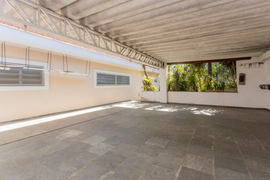 Garagem de casa à venda com 4 quartos, 790m² em Jardim Santa Helena, São Paulo