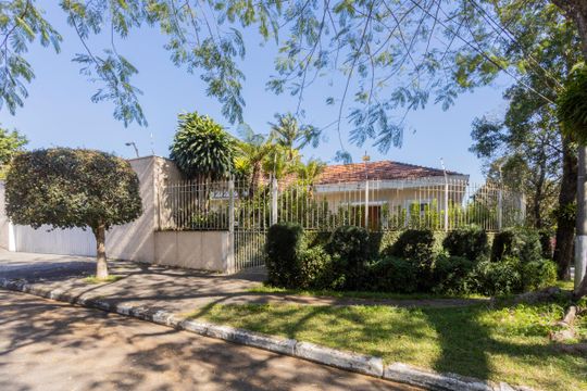 Fachada de casa à venda com 4 quartos, 790m² em Jardim Santa Helena, São Paulo