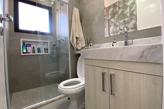 Banheiro da Suíte de apartamento para alugar com 2 quartos, 78m² em Continental, Osasco