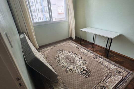 Quarto 1 de apartamento para alugar com 2 quartos, 75m² em Centro, Pelotas